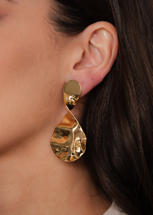 Brinco Gota Escultural Dourado