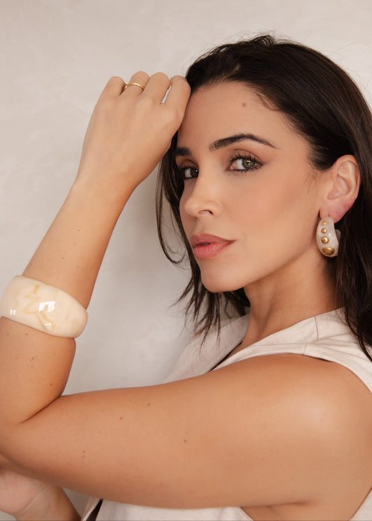 Conjunto Resina Marfim e Detalhes Dourados
