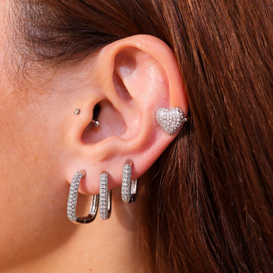 Piercing Curto Coração Cravejado Prateado