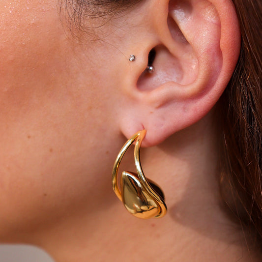 Brinco Argola Frontal Gota Lisa Centro Dourado