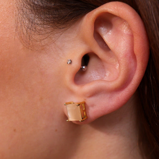 Brinco Quadrado Creme Dourado