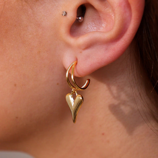 Brinco Argola Dupla Fina com Pingente de Coração Liso Dourado