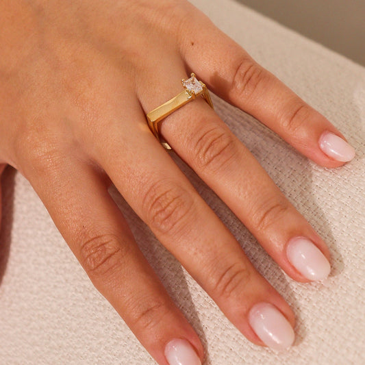 Anel Reto Retângulo Cristal Dourado