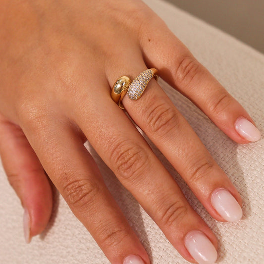 Anel Ajustável Lado Liso e Lado Cravejado Dourado