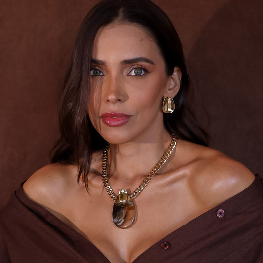 Colar Elos Pingente Maxi Gota Mesclada Marrom e Creme Dourado