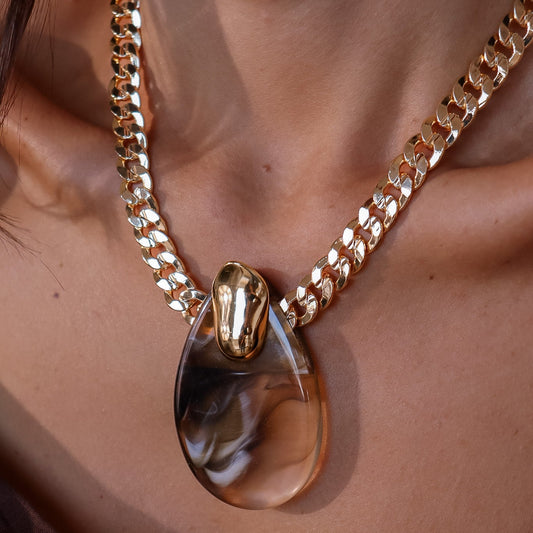 Colar Elos Pingente Maxi Gota Mesclada Marrom e Creme Dourado