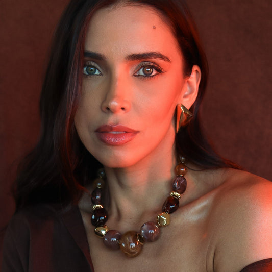 Colar Maxi Pedras com Detalhes em Dourado