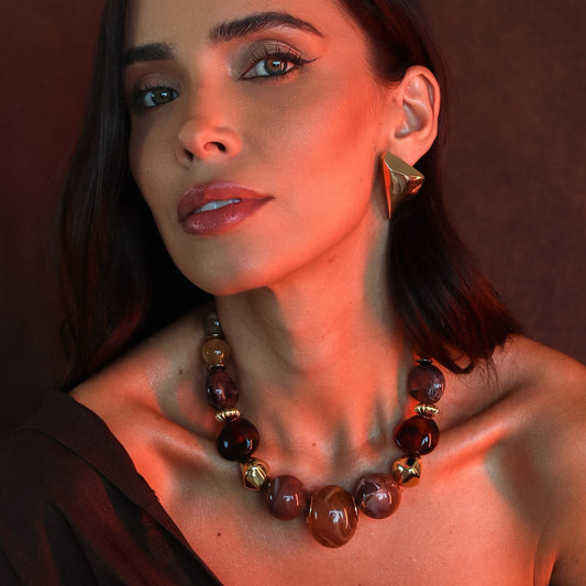 Colar Maxi Pedras com Detalhes em Dourado