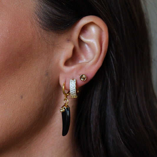 Brinco Trio Argola Com Dente Preto, Argola Menor Cravejada e Ponto de Luz Dourado