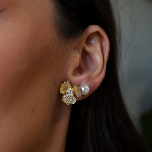 Brinco Dupla Flor com Cristal e Pérola Dourado