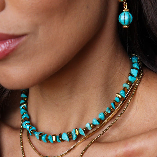 Colar Cascalhos Turquesa e Dourado