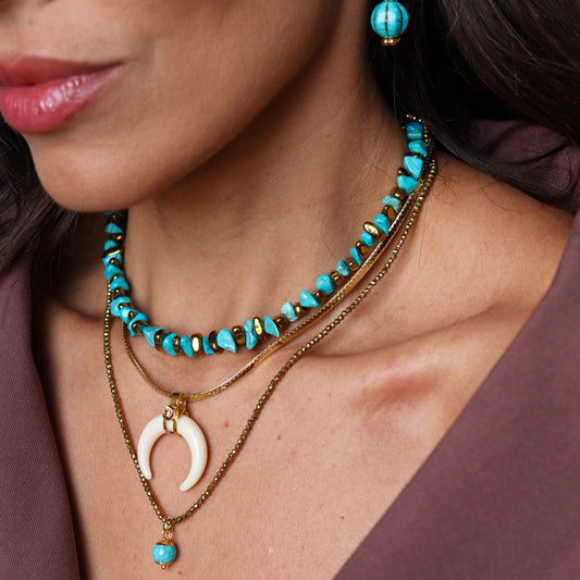 Colar Cascalhos Turquesa e Dourado