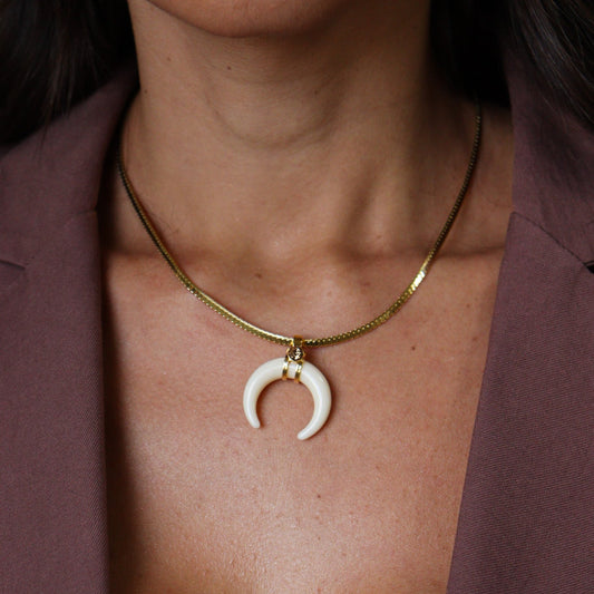 Colar Duplo Corrente Malha com Pingente de Dente e Colar Cristais com Pedra Turquesa Dourado