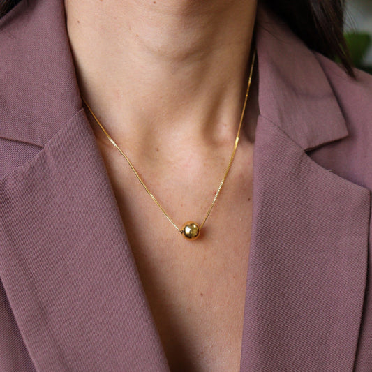 Colar Corrente Fina com Esfera Lisa Dourado