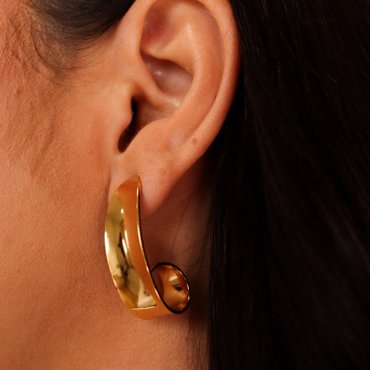 Brinco Oval Alongado Liso Enrolado Dourado