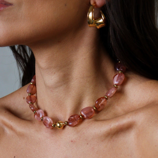 Colar Pedras Rosa Claro com Fecho Ímã Dourado