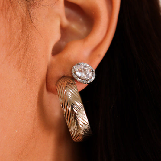 Brinco Dupla Argola Trabalhada e Oval Cravejado Prateado