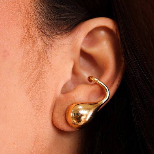 Brinco Ear Cuff Gota Central com Piercing Lateral Dourado