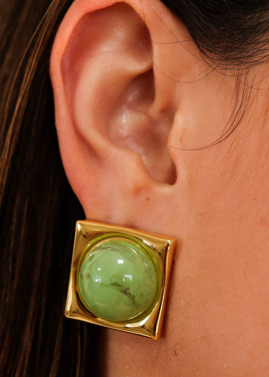 Brinco Entorno Quadrado com Pedra Azul/Verde Dourado