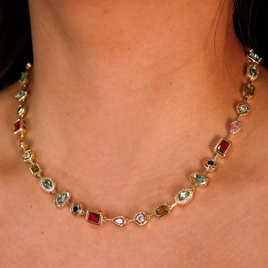 Colar Formas Cravejadas Coloridas Dourado