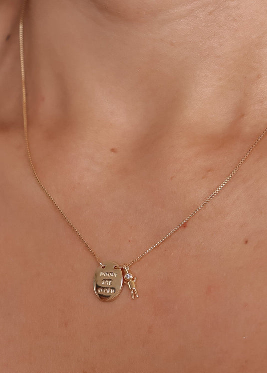 Colar Medalha Daqui Até o Céu com Pingente Menino ou Menina Dourado