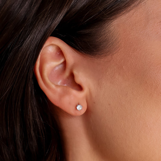 Brinco Assimétrico Ear Cuff Cristais e Ponto de Luz Prateado/Dourado