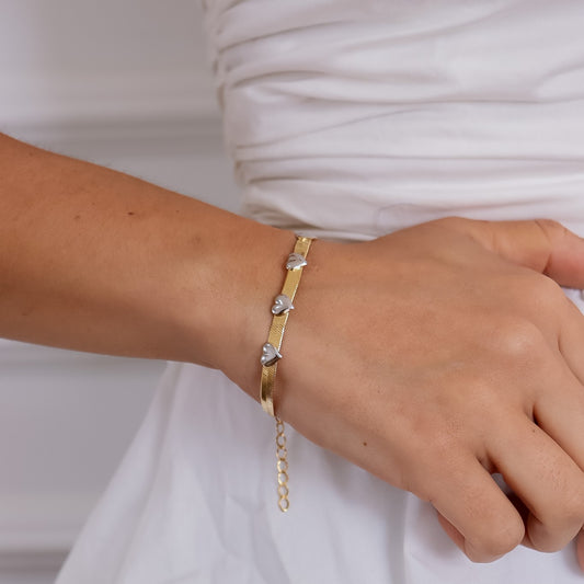 Pulseira Malha Dourada com Corações Prateados