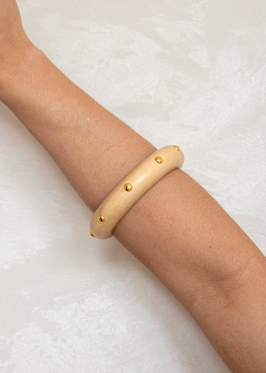 Bracelete de Madeira com Detalhes Dourados