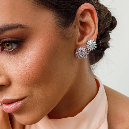 Brinco Redondo Flor Cravejada Prateado