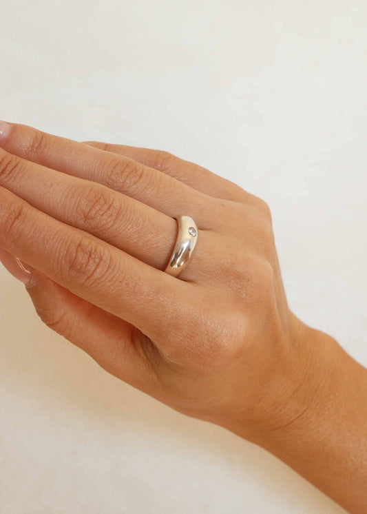 Anel Prata 925 Lisa com Zircônia Central