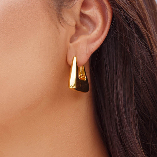 Brinco Argola Triangular Lisa M Dourado