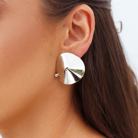 Brinco Cone Liso Prateado