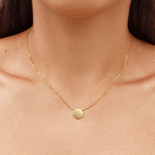 Colar com Pingente Redondo Liso Dourado