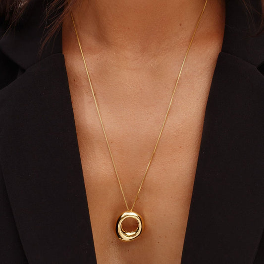 Colar Longo Oval Vazado Dourado