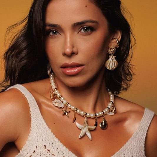 Colar Pérolas com Pingentes de Estrela e Conchas Dourado