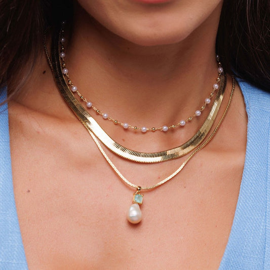 Colar Dupla Pérolas e Esferas e Colar Com Pingente Verde e Pérola Dourado