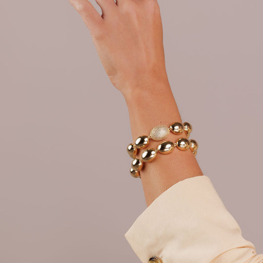 Pulseira Dourada com Esferas e Detalhe Cravejado