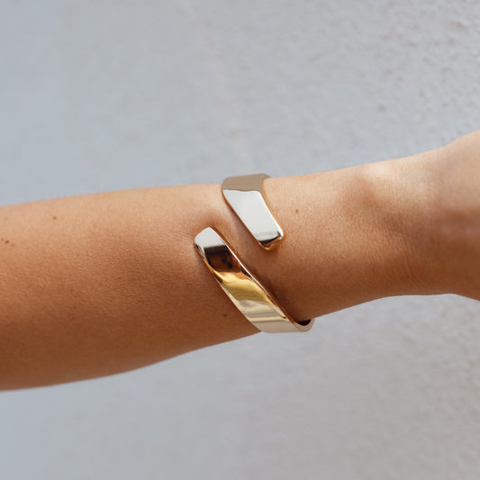 Pulseira Bracelete Ponta Reta Dourado