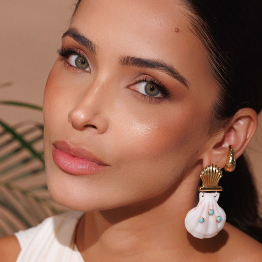Brinco Conchas com Cristais Turquesa Dourado