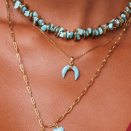 Colar Corrente Lisa com Pingente de Dente Turquesa Dourado