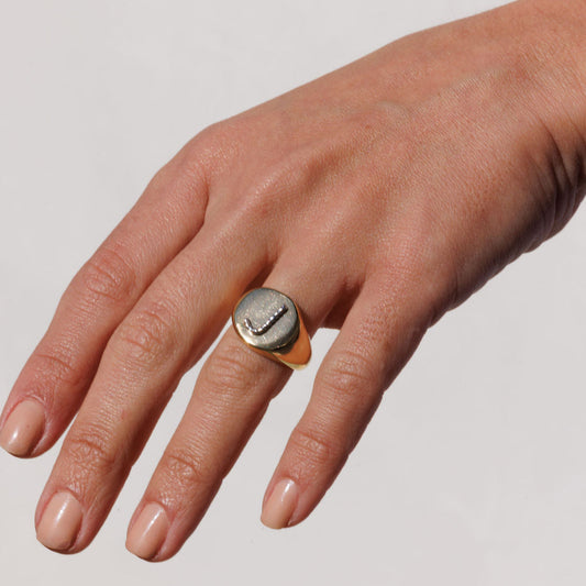 Anel Letra J Prateado com Dourado