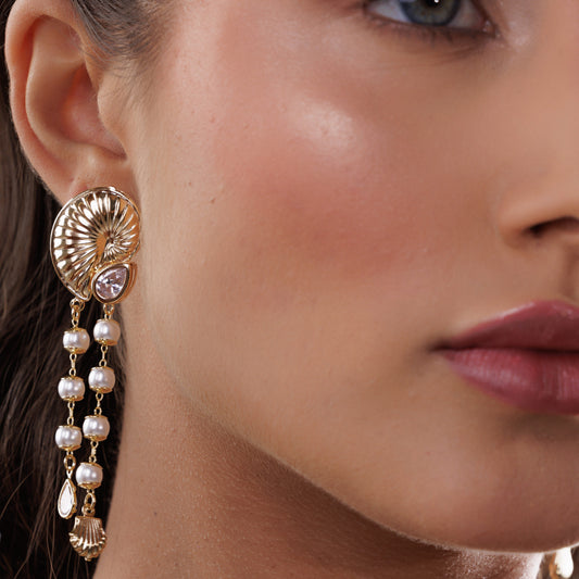 Brinco Caramujo com Franja de Pérolas Dourado