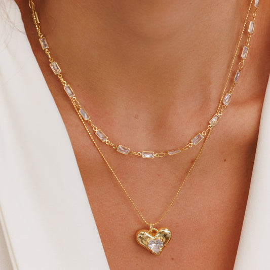 Colar Dupla Corrente Bolinhas com Pingente de Coração Cravejado e Choker Retângulos Cristais Dourado