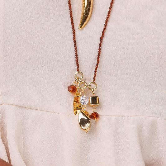 Colar Longo Cristais Marrom com Pingentes Dourado