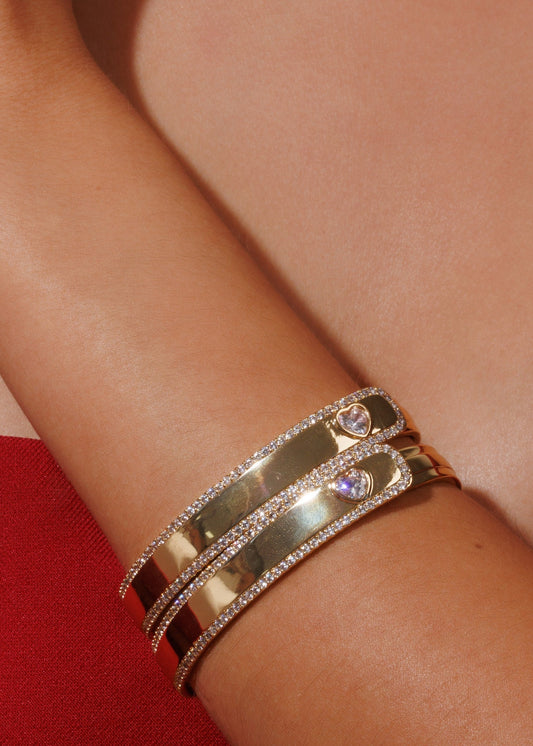 Pulseira Bracelete Entorno Cravejado com Coração Cristal Dourado
