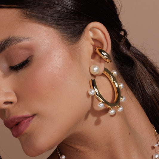 Brinco Argola Tubo com Pérolas Dourado