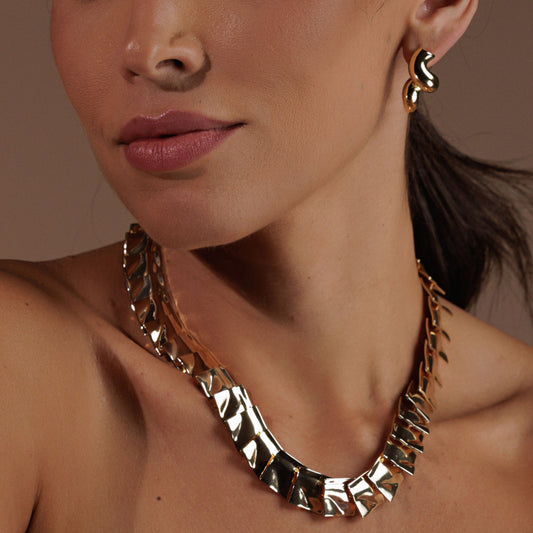 Colar Quadrados Articulados Orgânicos Dourado