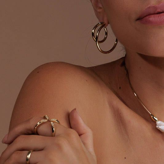 Anel Pontas Centro Cravejado Dourado