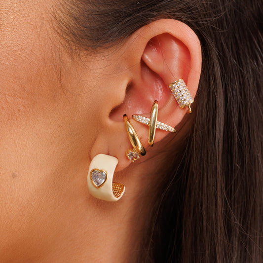 Brinco Argola Esmaltada Colorida Creme/Marrom/Vermelha com Coração Cristal Dourado