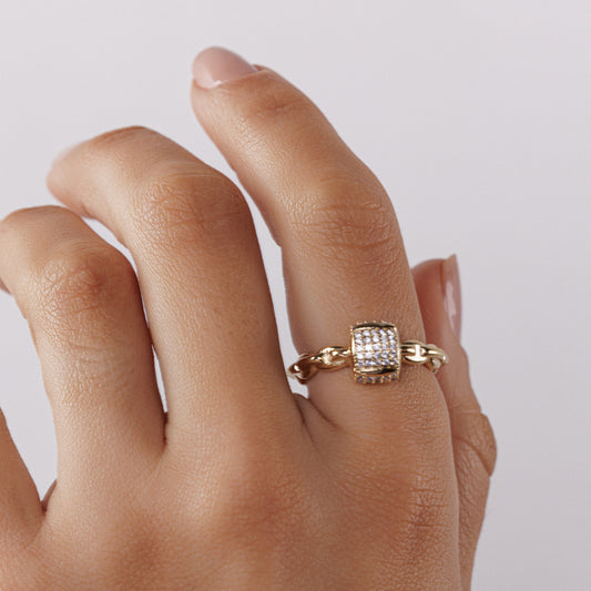 Anel Elos Oval Cravejado Dourado